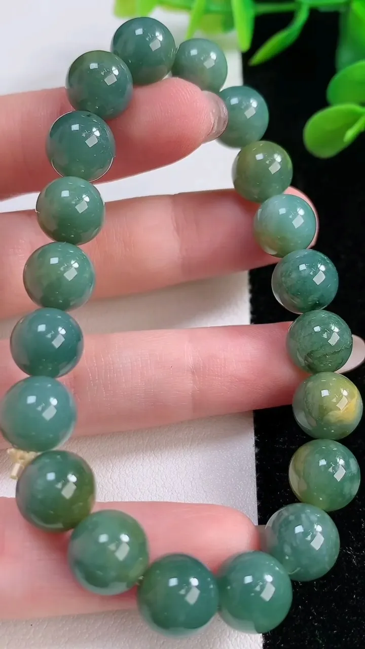 天然A货翡翠圆珠手串，尺寸9.8-20颗，重:32.28g11月24日
工厂直销收藏佳品,种好水足，色泽均匀，有种有色，上手高大气！