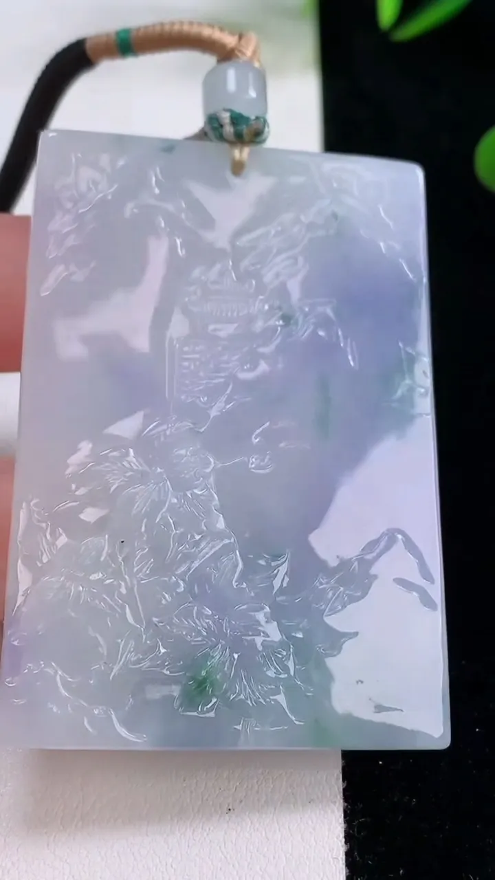 天然A货翡翠紫罗兰飘花山水牌吊坠，尺寸57.3-40.8-6.4，重量:45.05g
11月24日