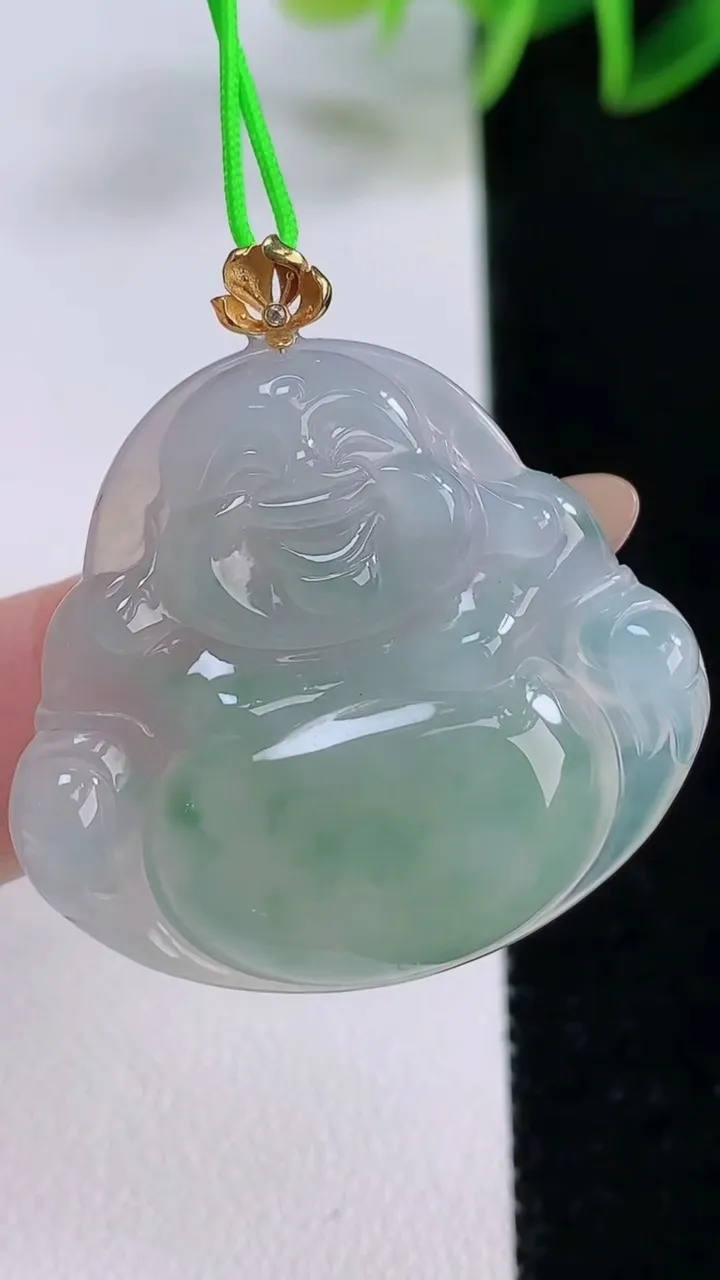 天然A货翡翠佛公吊坠，尺寸30.8-33.6-5.2，重量:8.75g
11月24日