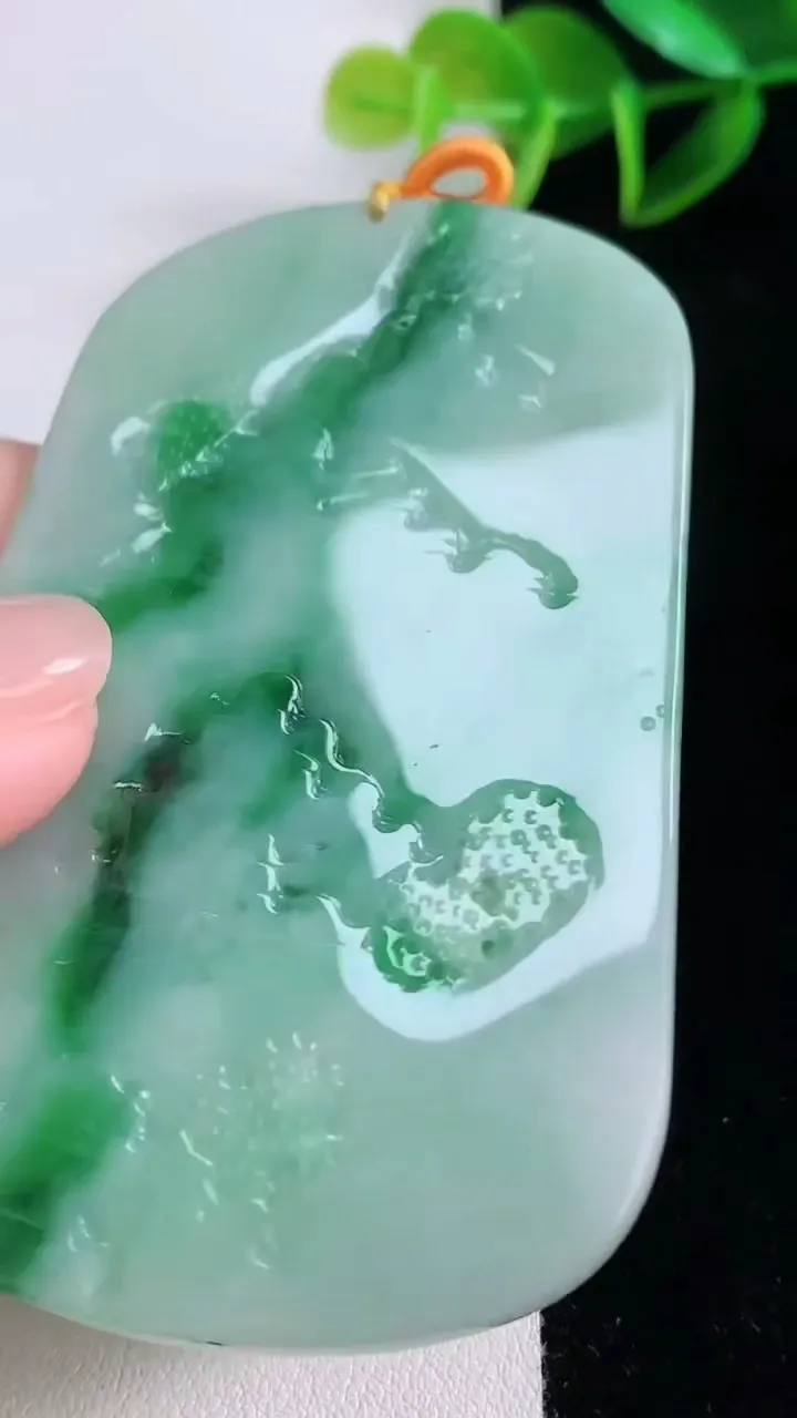 天然A货翡翠山水牌吊坠，尺寸76-47.7-5.2，重量:46.97g
11月24日