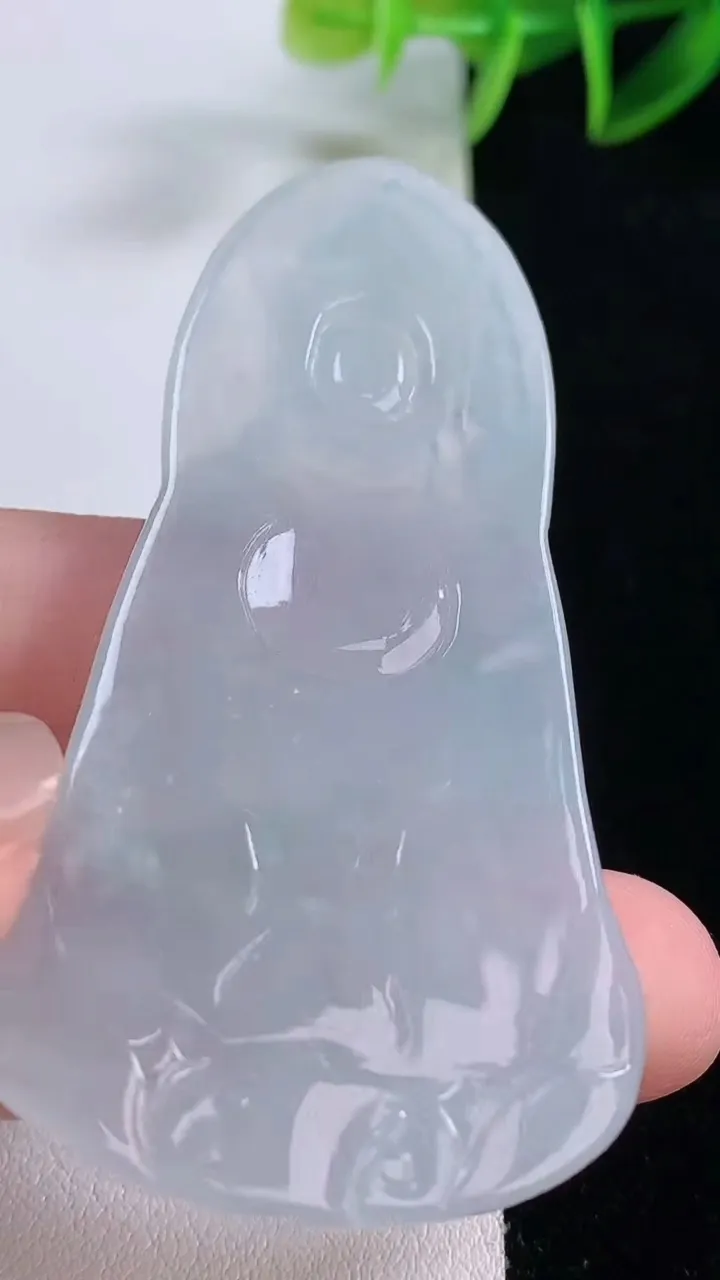 天然A货翡翠大势至菩萨吊坠，尺寸66.3-36.3-5.7，重量:23.62g
11月24日