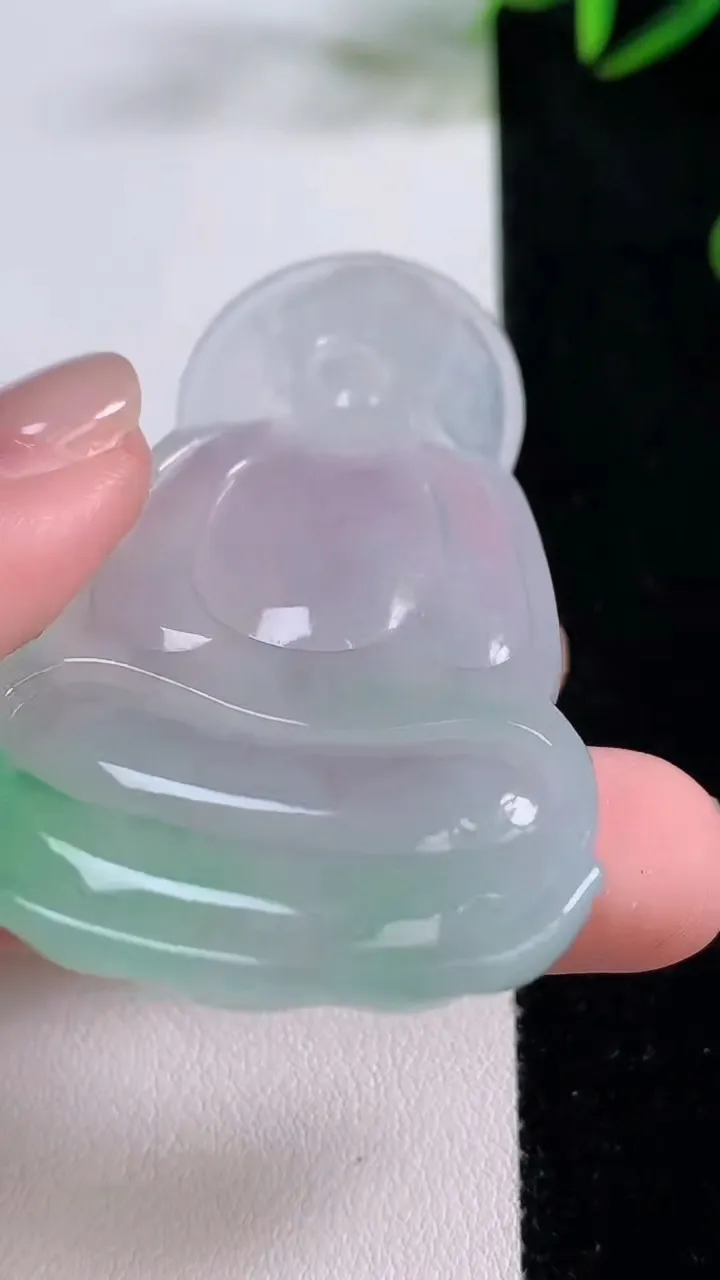 天然A货翡翠观音菩萨吊坠，尺寸64.5-35.6-6.7，重量:28.01g
11月24日