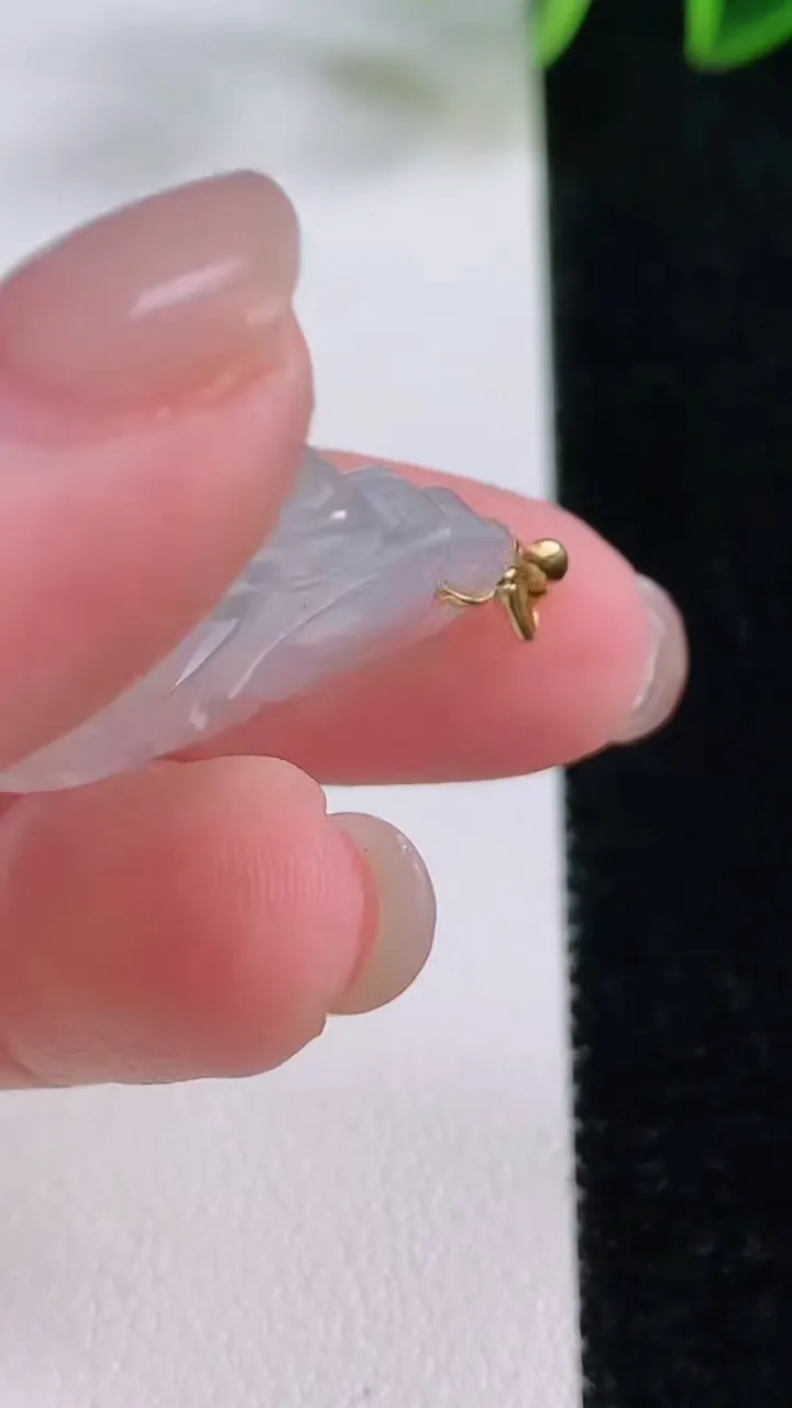 天然A货翡翠种白冰佛公吊坠，尺寸22.7-27.6-5.7，重量:5.42g
11月24日