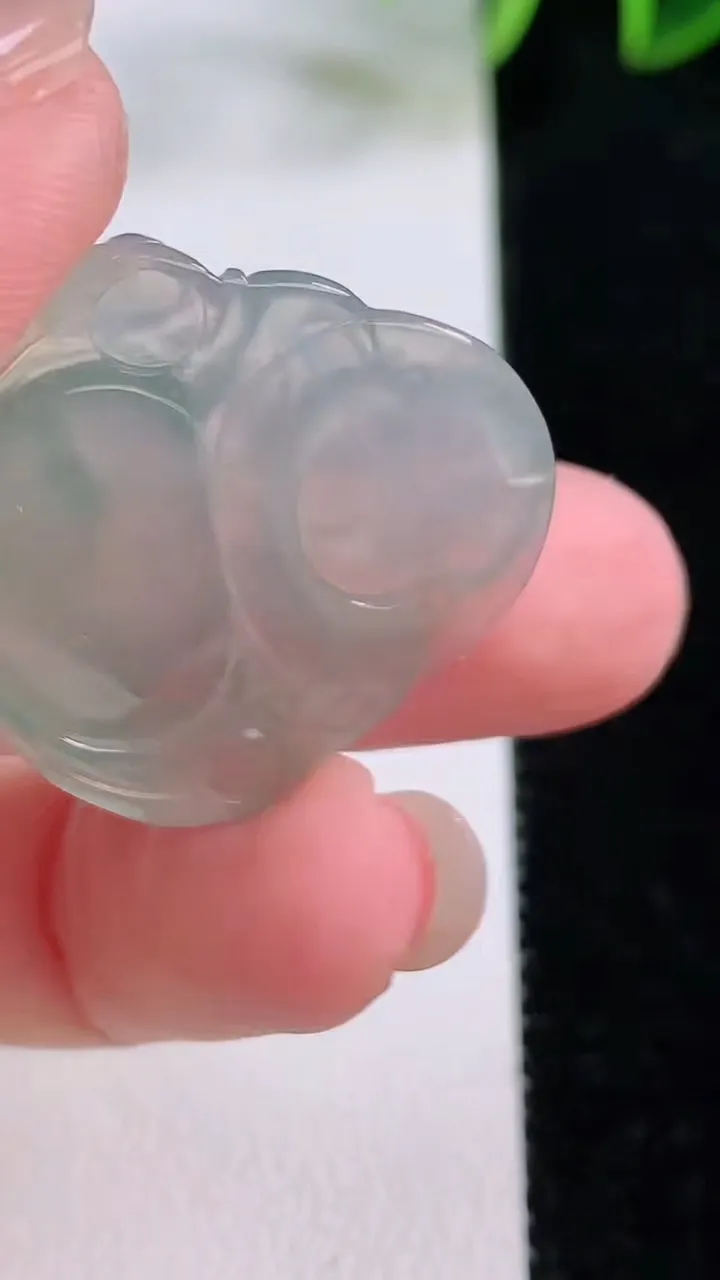 天然A货翡翠佛公吊坠，尺寸26.4-28.6-4.7，重量:5.65g
11月24日