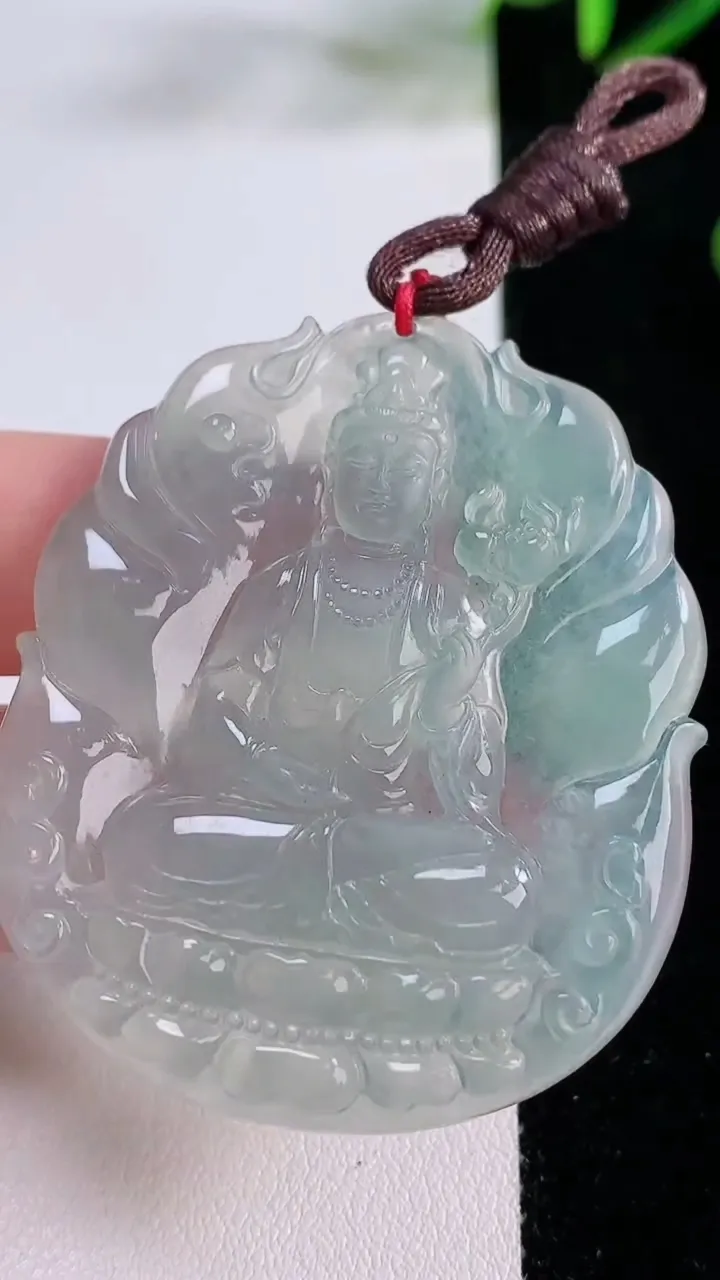 天然A货翡翠大势至菩萨吊坠，尺寸50-42-5.3，重量:22.61g
11月24日