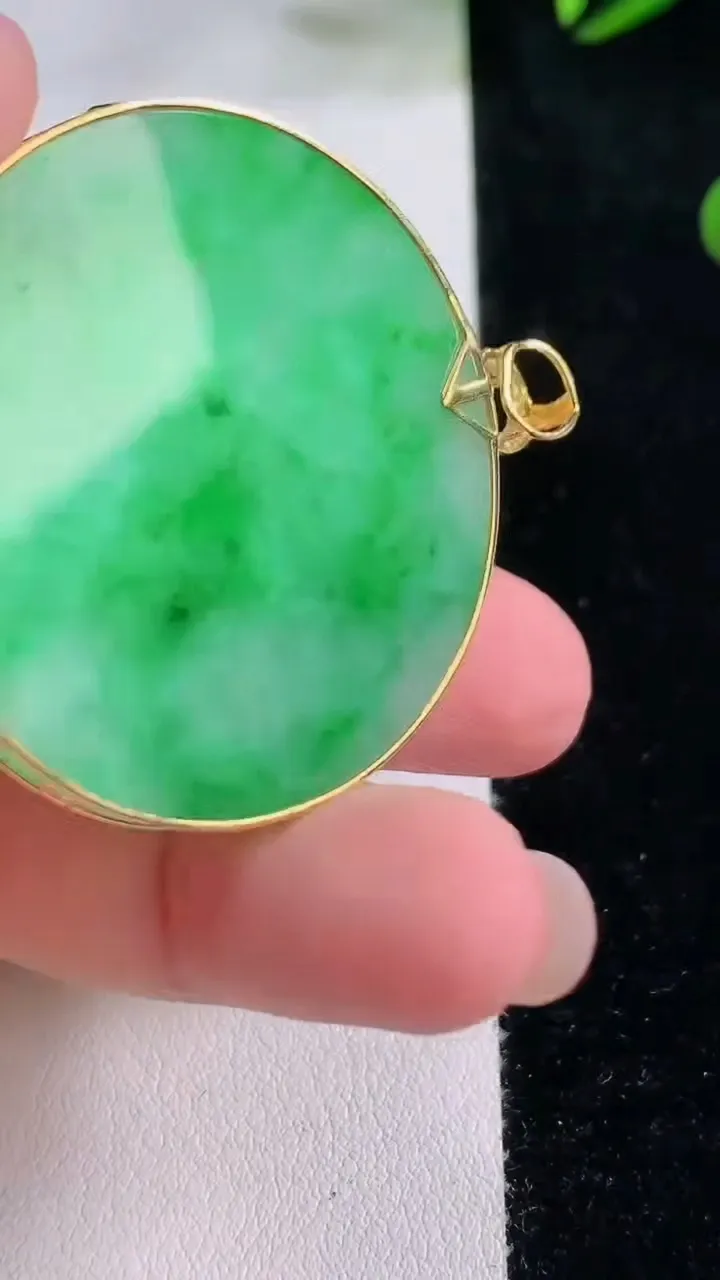 天然A货翡翠无事牌吊坠，尺寸39.5-3，重量:14.56g
11月24日