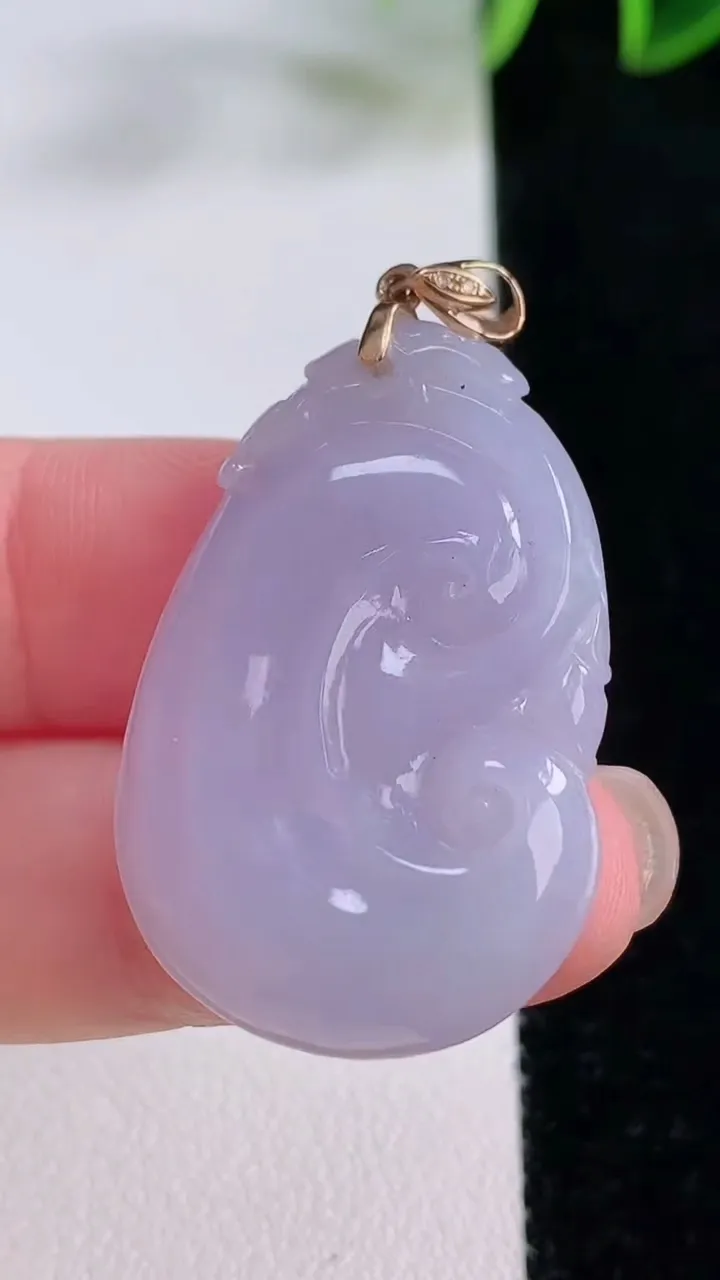 天然A货翡翠18K金紫罗兰如意吊坠，尺寸34-24-5.7，重量:8.34g
11月24日