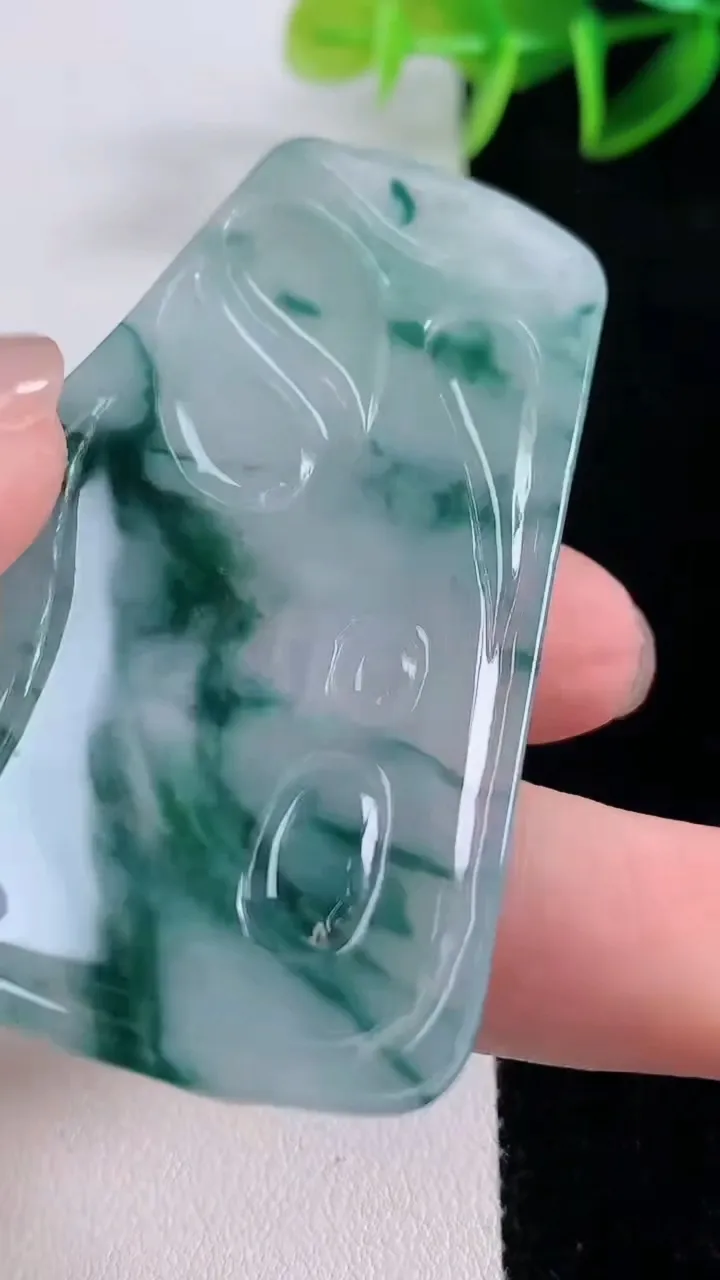 天然A货翡翠冰种飘花普贤菩萨吊坠，尺寸62-38.7-4.3，重量:23.69g
11月24日