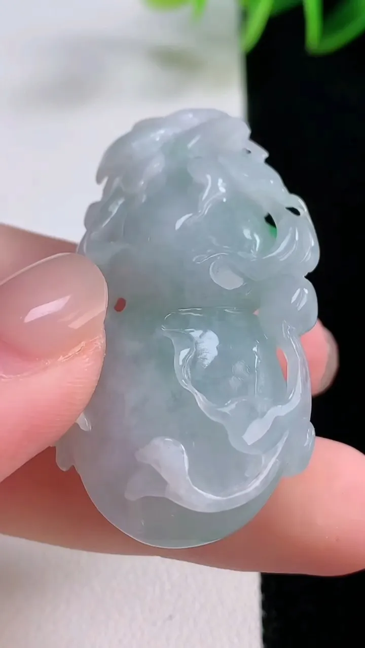 天然A货翡翠葫芦吊坠，尺寸45.2-26.3-15.4，重量:23.48g
11月24日