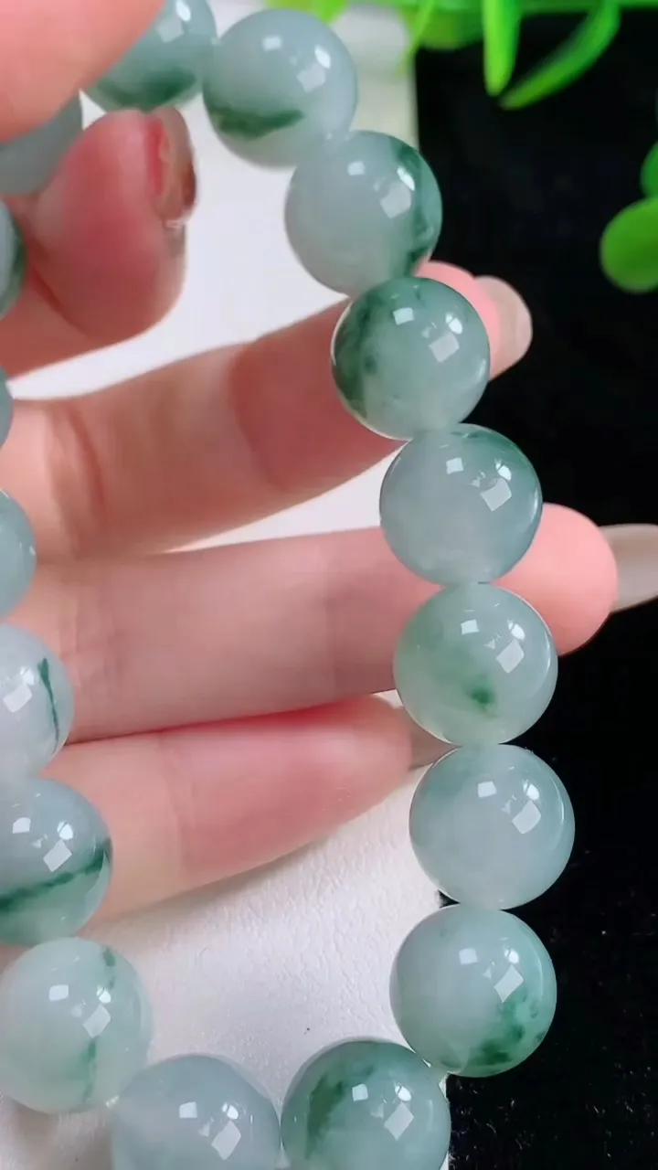 天然A货翡翠种飘花圆珠手串，尺寸12-17颗，重量:51.20g11月24日
工厂直销收藏佳品,种好水足，色泽均匀，有种有色，上手高大气！