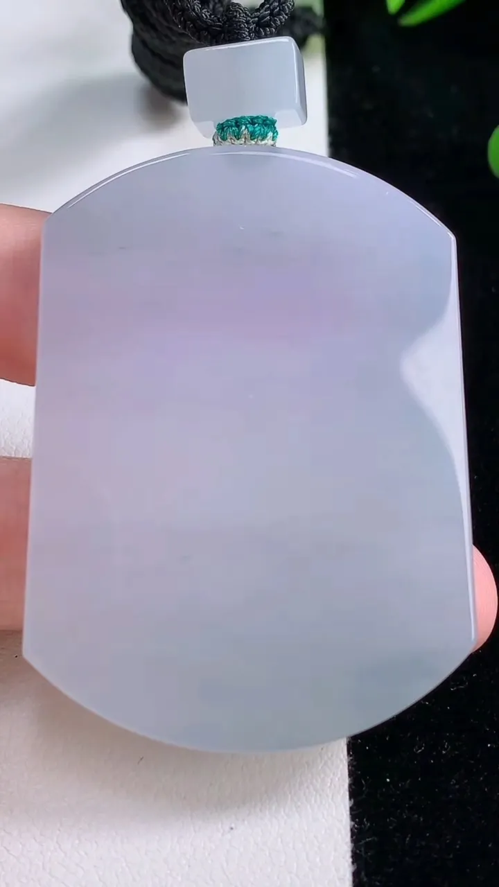 天然A货翡翠紫罗兰无事牌吊坠，尺寸54.5-40.5-5.8，重量:43.22g
11月24日