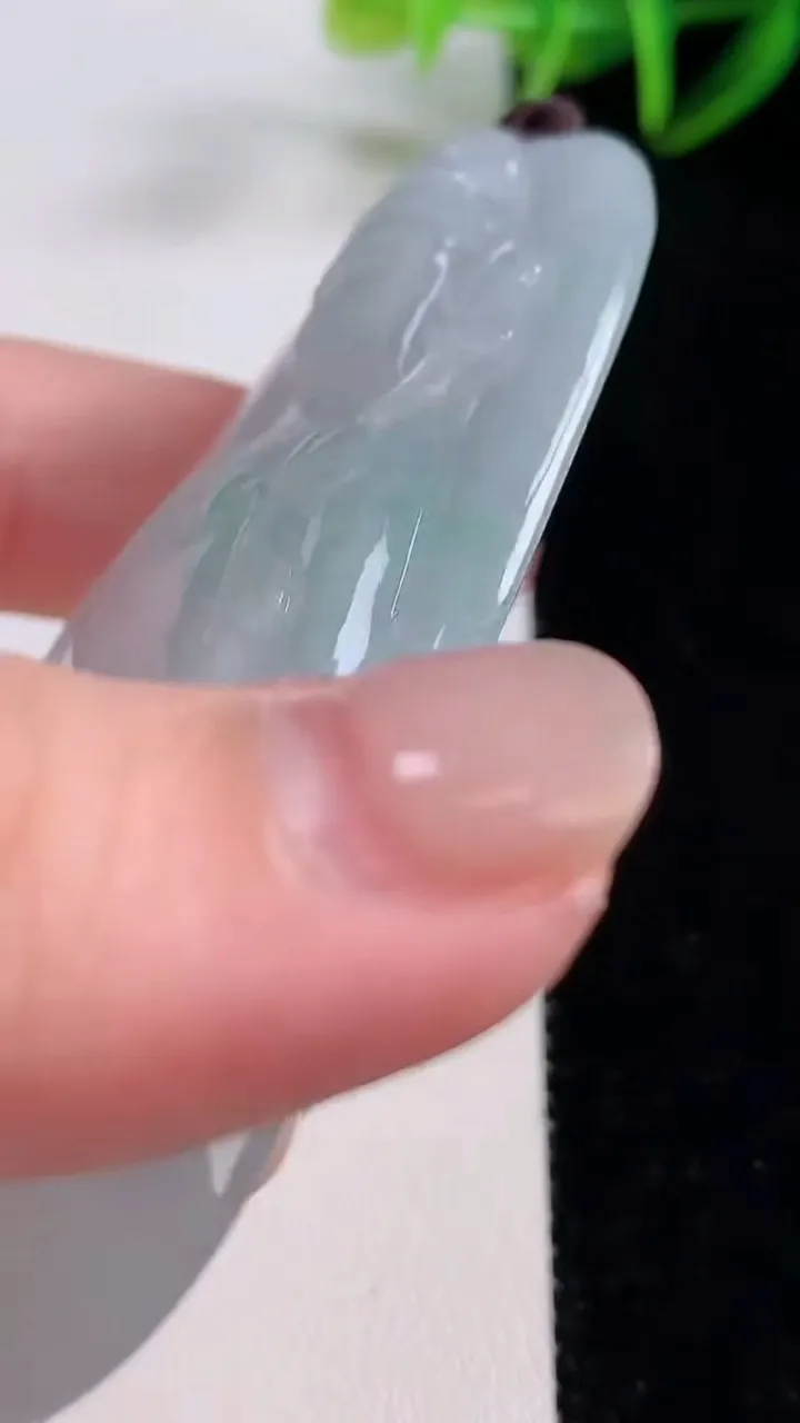 天然A货翡翠大势至菩萨吊坠，尺寸78.8-47.5-7.5，重量:54.72g
11月24日