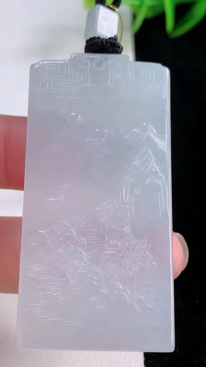 天然A货翡翠山水牌吊坠，尺寸57-28.2-5，重量:26.26g
11月24日