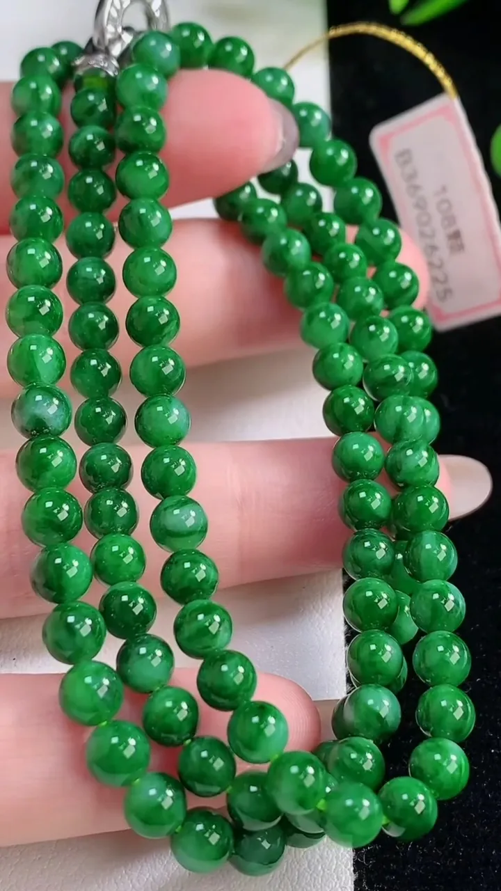 天然A货翡翠圆珠项链，尺寸5-108颗，重量:27.91g
11月24日