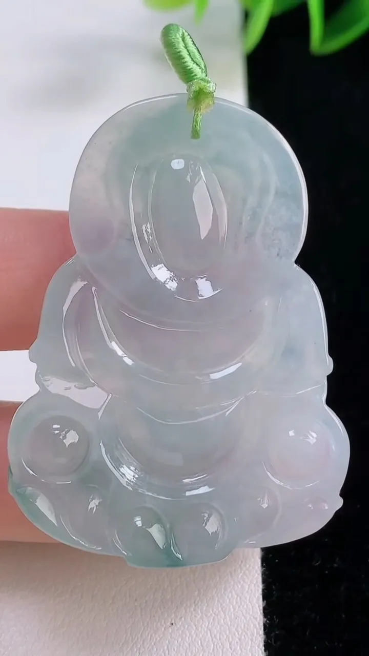 天然A货翡翠冰种飘花观音菩萨吊坠，尺寸48.3-36-5.7，重量:17.84g
11月24日