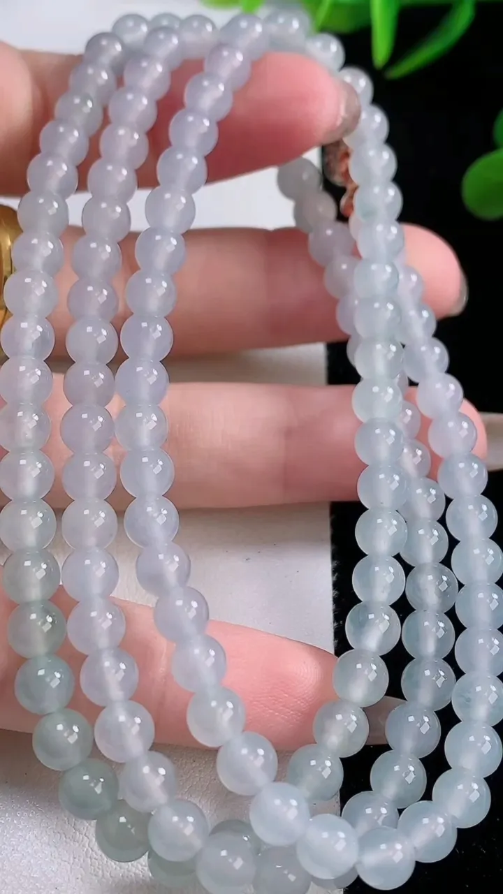 天然A货翡翠种白冰圆珠项链，尺寸5.3-127颗，重量:35.43g11月24日
工厂直销收藏佳品,