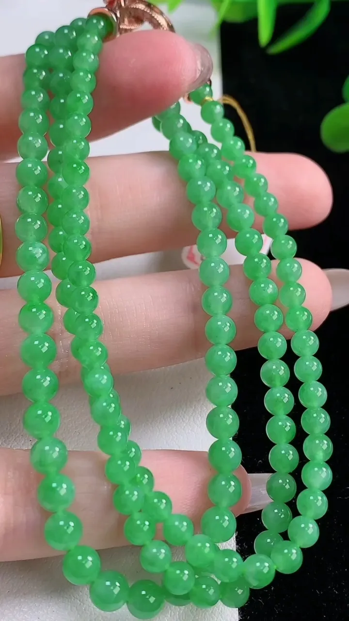 天然A货翡翠圆珠项链，尺寸4.3-138颗，重量:21.88g11月24日
工厂直销收藏佳品,种好水足，色泽均匀，有种有色，上手高大气！