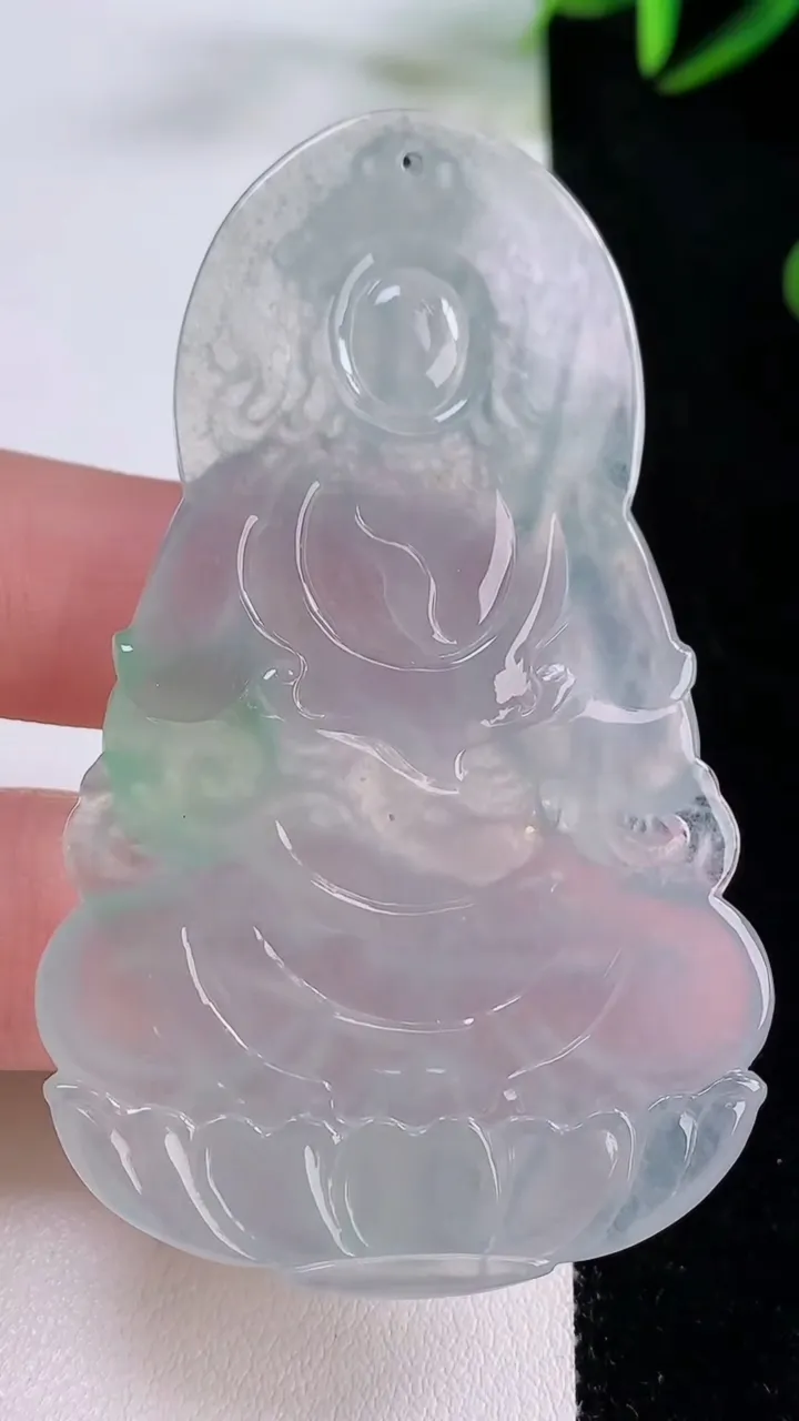 天然A货翡翠虚空藏菩萨吊坠，尺寸67.3-41.2-5.7，重量:28.95g
11月24日