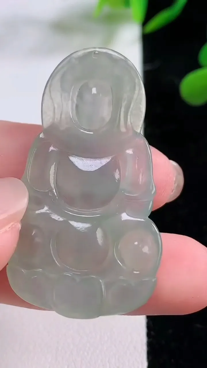 天然A货翡翠观音菩萨吊坠，尺寸44.5-25-4.2，重:6.94g
11月24日