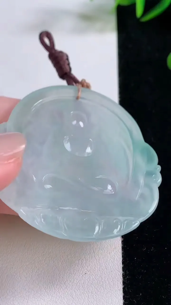 天然A货翡翠虚空藏菩萨吊坠，尺寸54.2-51-5.2，重量:30.16g
11月24日