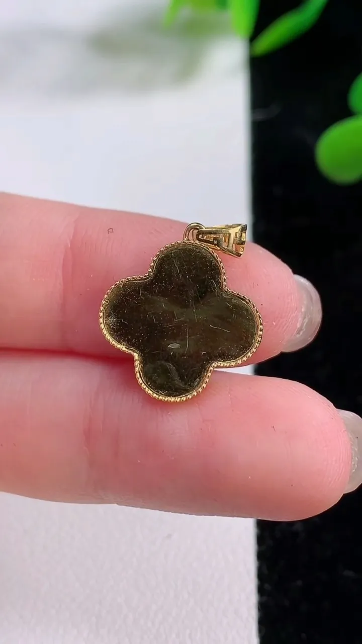 天然A货翡翠四叶草吊坠，尺寸20.5-15.5，重:1.40g
11月24日