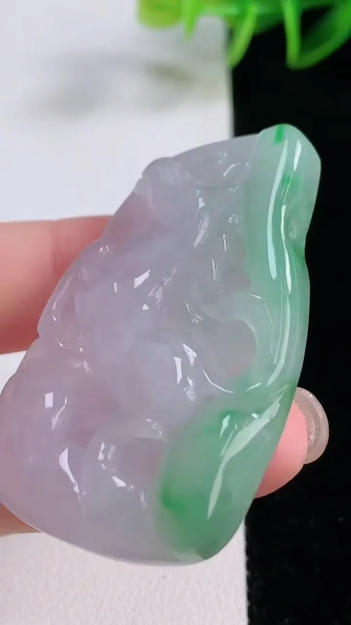 天然A货翡翠生肖马吊坠，尺寸49-31.5-6.2，重量:20.96g
11月24日