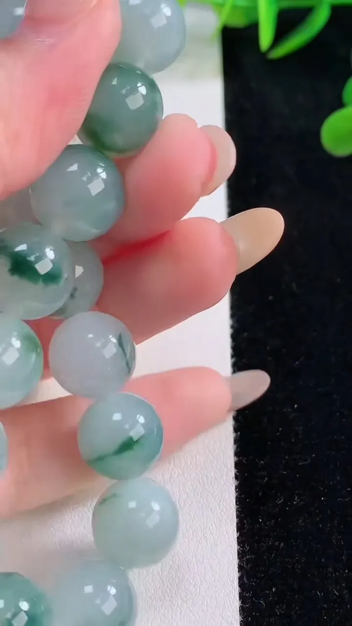 天然A货翡翠种飘花圆珠手串，尺寸12-17颗，重量:51.20g11月24日
工厂直销收藏佳品,种好水足，色泽均匀，有种有色，上手高大气！