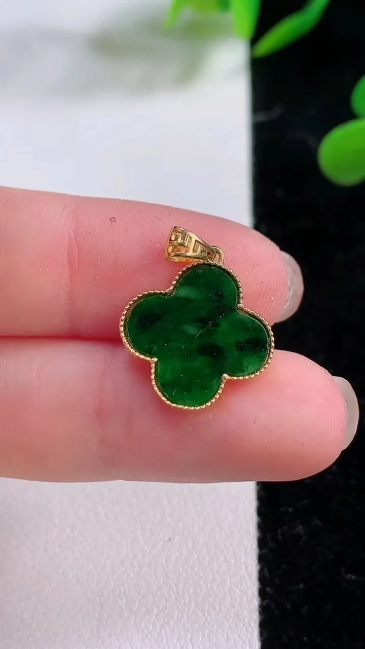 天然A货翡翠四叶草吊坠，尺寸20.5-15.5，重:1.40g
11月24日