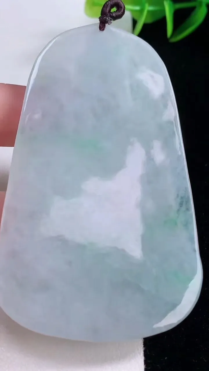 天然A货翡翠大势至菩萨吊坠，尺寸78.8-47.5-7.5，重量:54.72g
11月24日