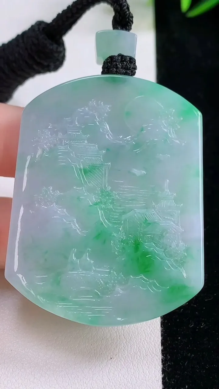 天然A货翡翠山水牌吊坠，尺寸52-40.2-5.3，重量:35.23g
11月24日