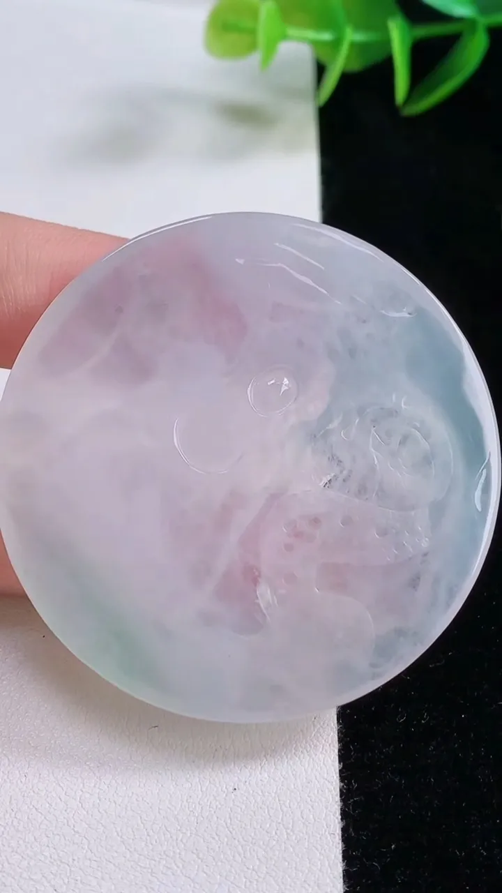 天然A货翡翠祥龙大势至菩萨吊坠，尺寸52.3-5.7，重量:29.40g
11月24日