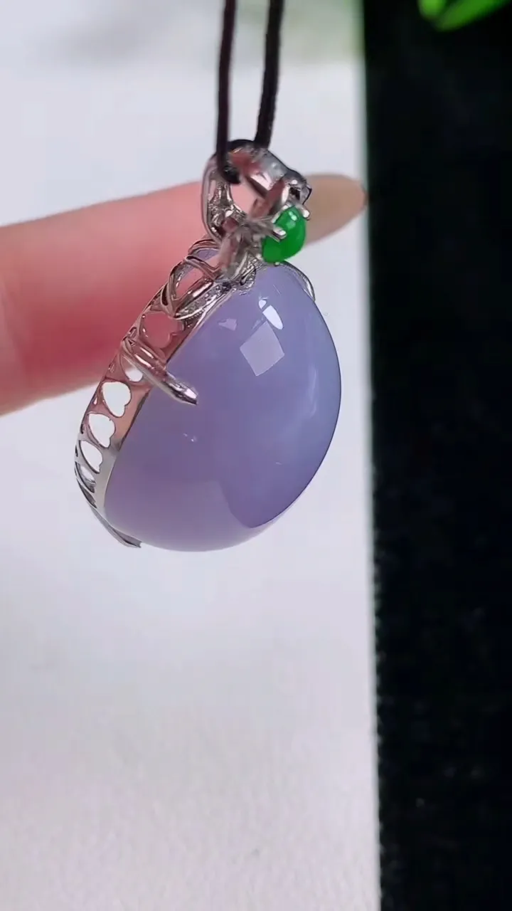 天然A货翡翠18K金紫罗兰蛋面吊坠，尺寸33.7-23.8-18.8-12.3，重量:10.38g
11月24日
