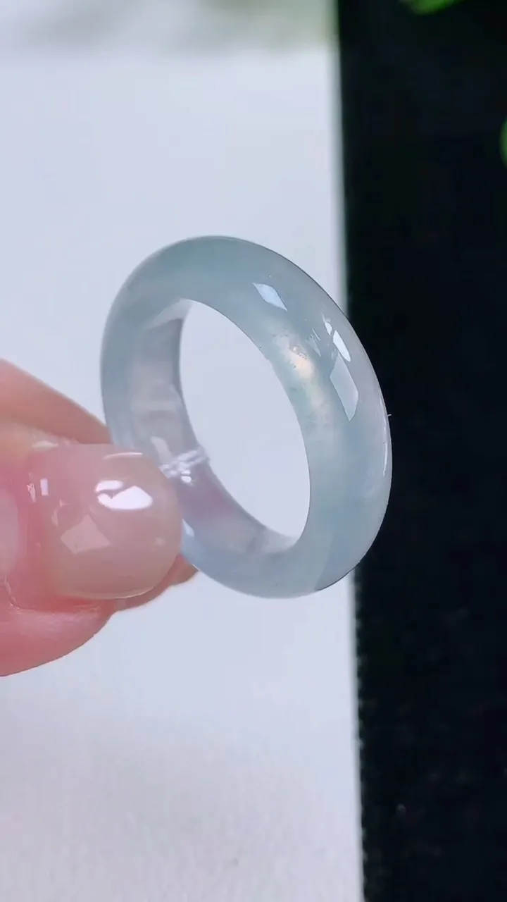 天然A货翡翠种飘花指环戒指，尺寸18-5.8-3.4，重量:4.53g2025年11月24日
工厂直