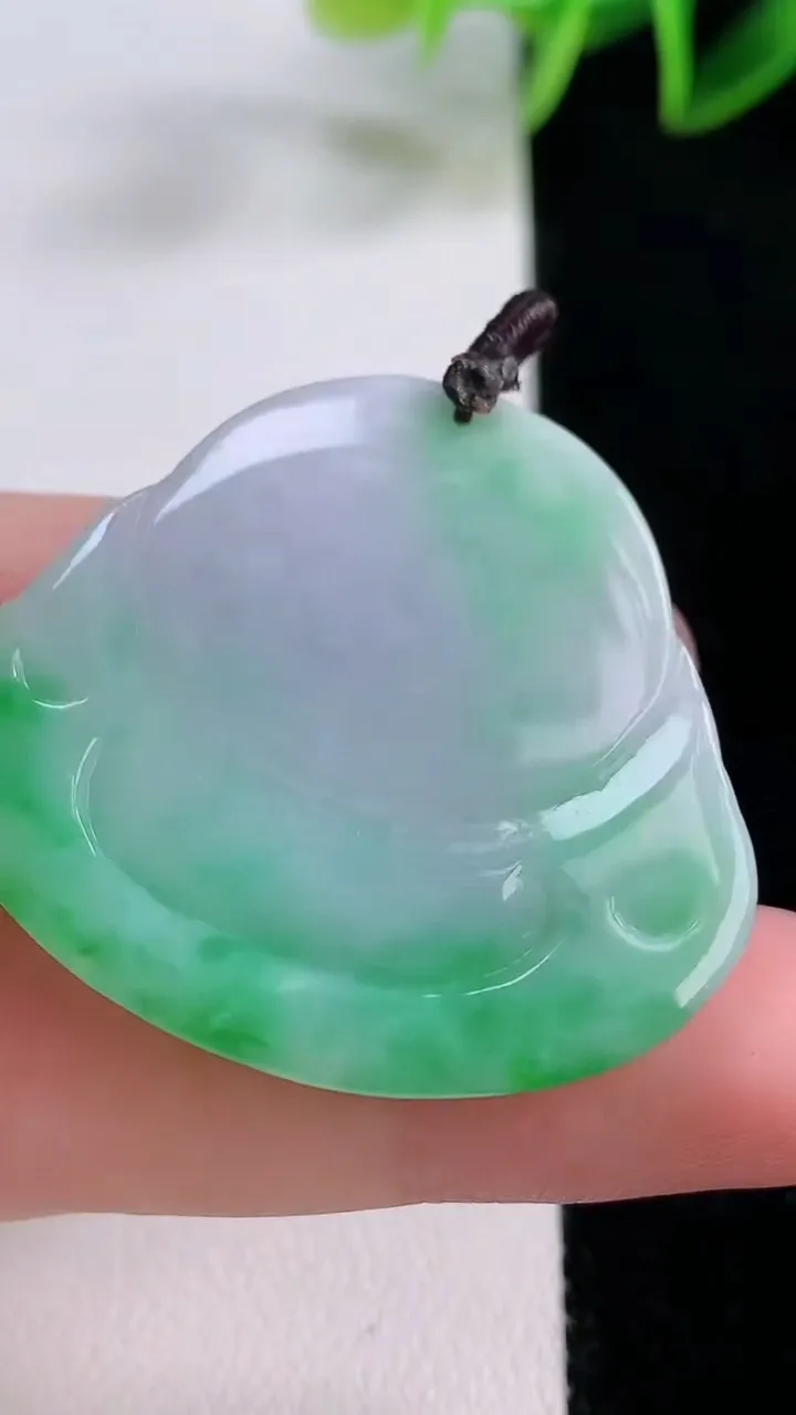 天然A货翡翠佛公吊坠，尺寸33.6-37.6-6.9，重量:14.71g
11月24日