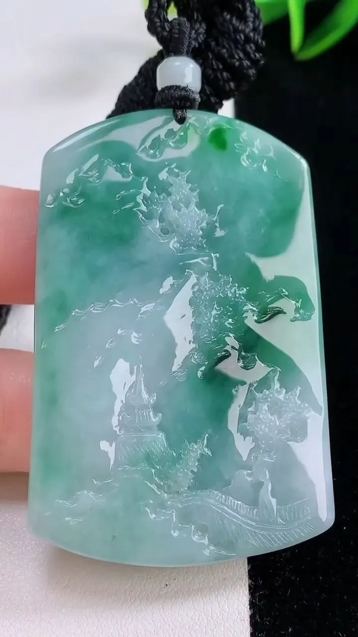 天然A货翡翠山水牌吊坠，尺寸58.8-39-6.3，重量:37.72g
11月24日