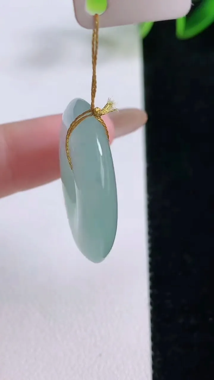 天然A货翡翠平安扣吊坠，尺寸27-5.9，重量:8.91g
11月24日