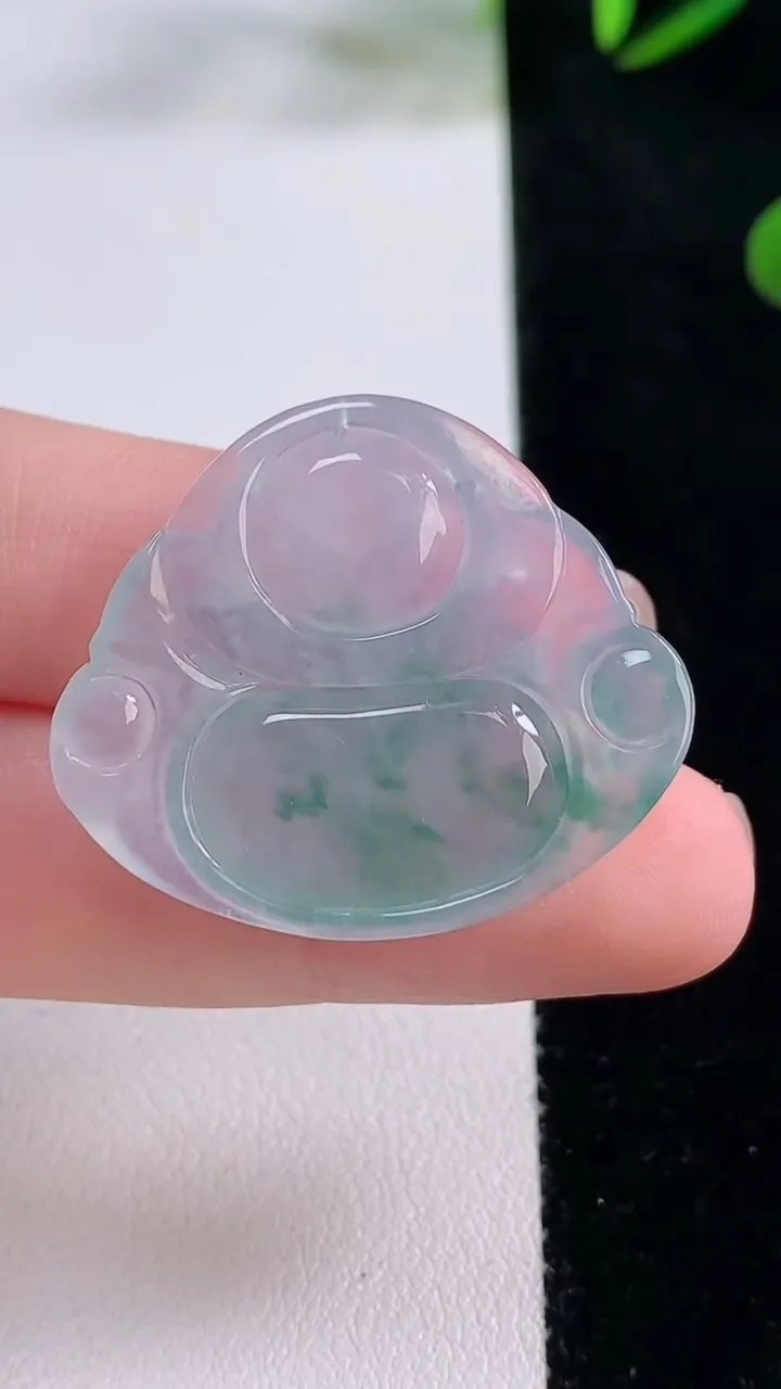 天然A货翡翠冰种飘花佛公吊坠，尺寸27.2-32.2-5.7，重量:7.81g
11月24日