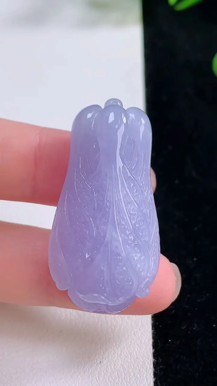 天然A货翡翠紫罗兰白菜吊坠，尺寸39.8-19.8-11，重量:14.85g
11月24日