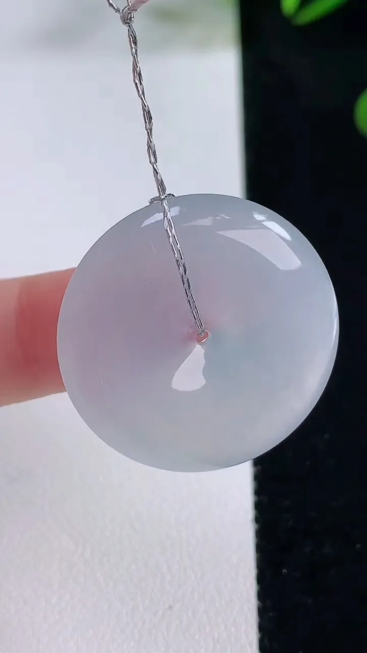 天然A货翡翠种白冰平安扣吊坠，尺寸29-6，重量:11.04g
11月24日