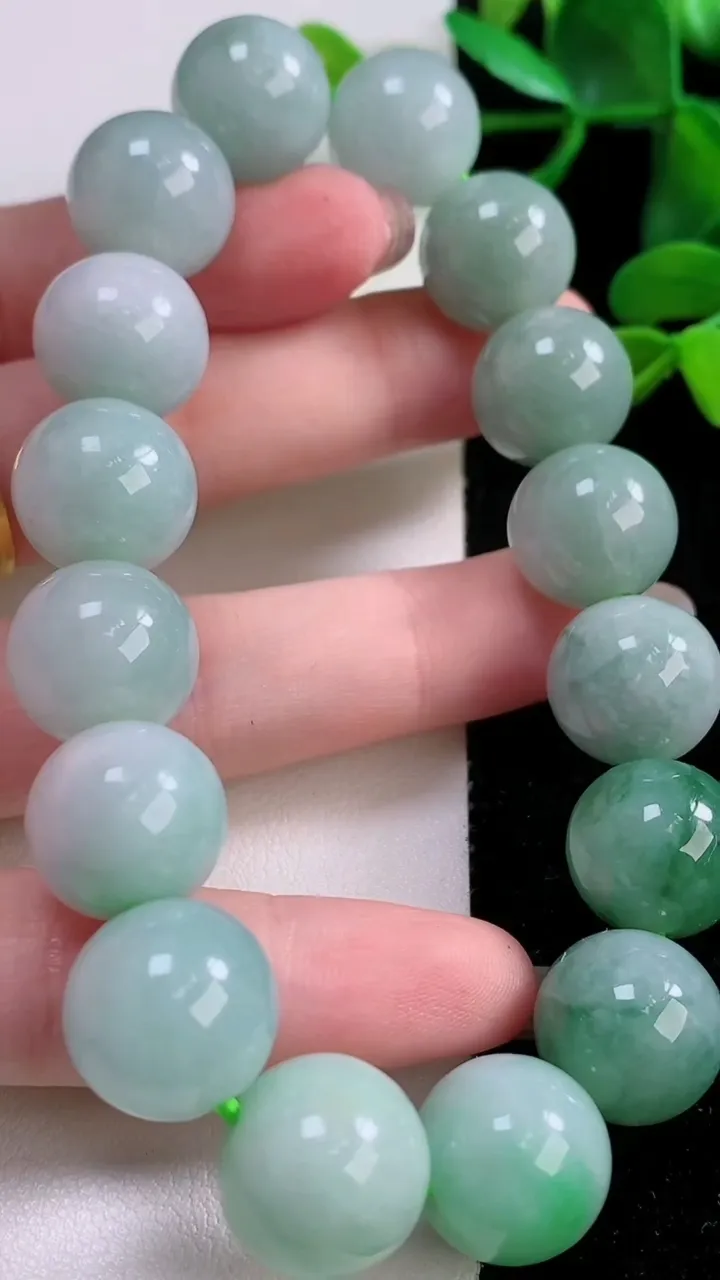 天然A货翡翠飘花圆珠手串，尺寸13.8-16颗，重:75.08g11月24日
工厂直销收藏佳品,种好