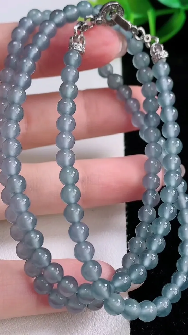 天然A货翡翠圆珠项链，尺寸4.6-118颗，重量:23.76g
11月24日