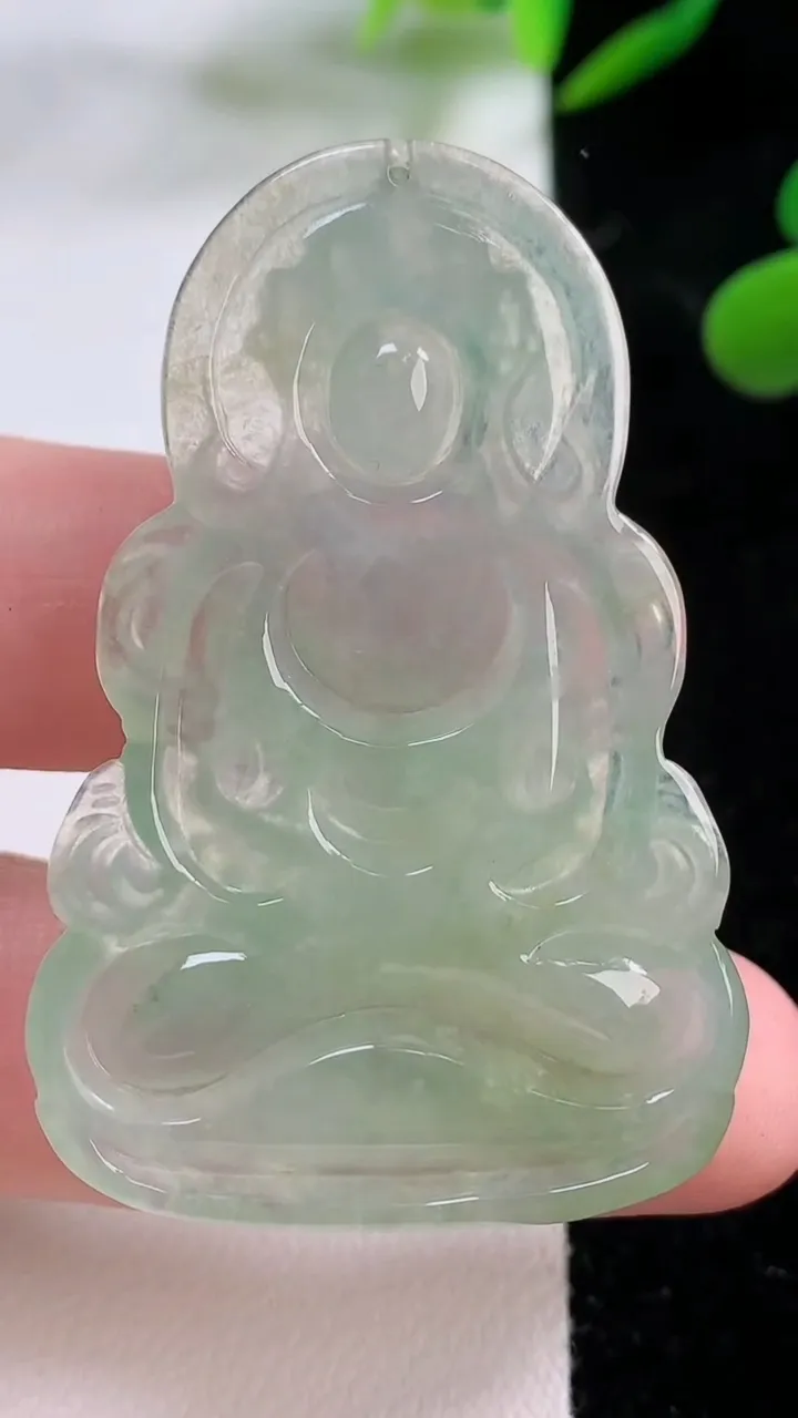 天然A货翡翠度母观音吊坠，尺寸48.8-32.5-5.5，重:12.82g
11月25日