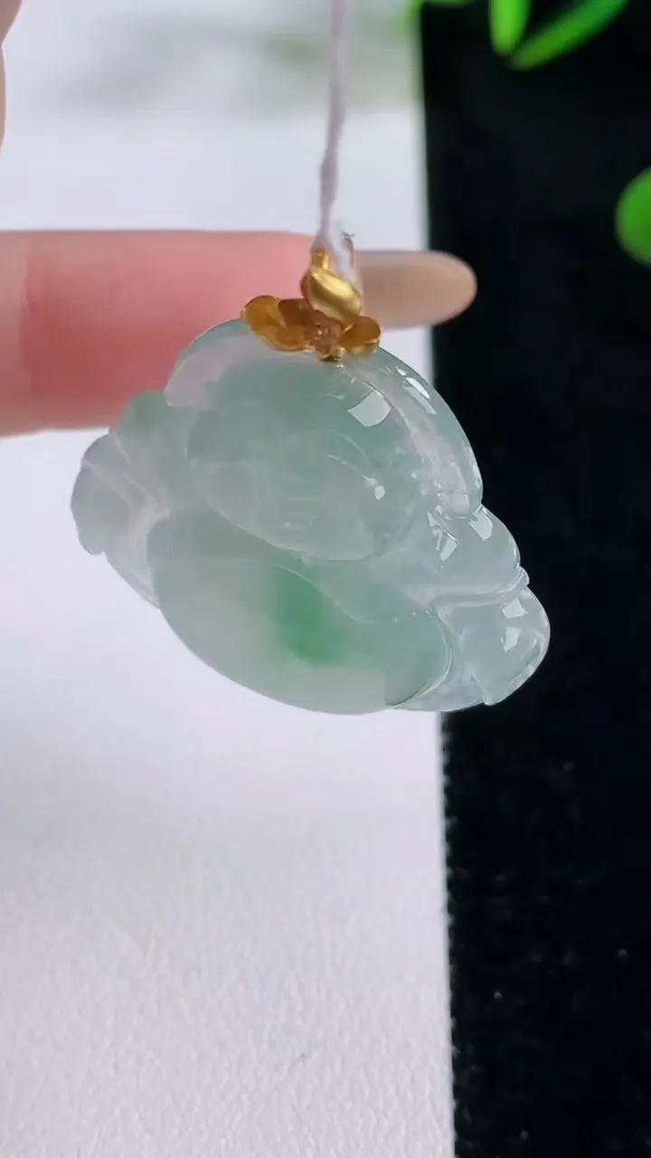 天然A货翡翠佛公吊坠，尺寸29.8-31-6，重量:9.18g
11月24日