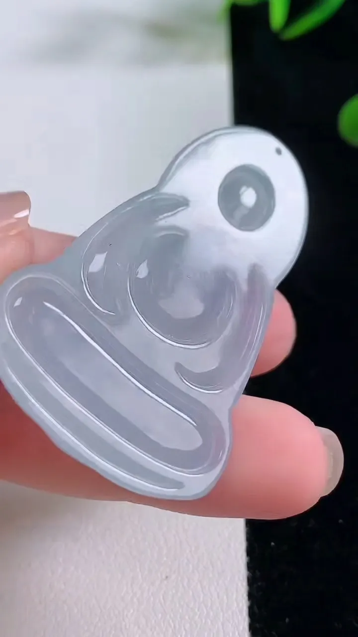 天然A货翡翠冰种紫罗兰观音菩萨吊坠，尺寸50.4-31-5.8，重量:15.66g
11月24日