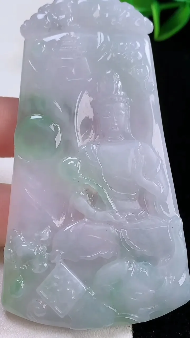 天然A货翡翠普贤菩萨吊坠，尺寸82.1-45.4-5，重量:39.35g
11月24日