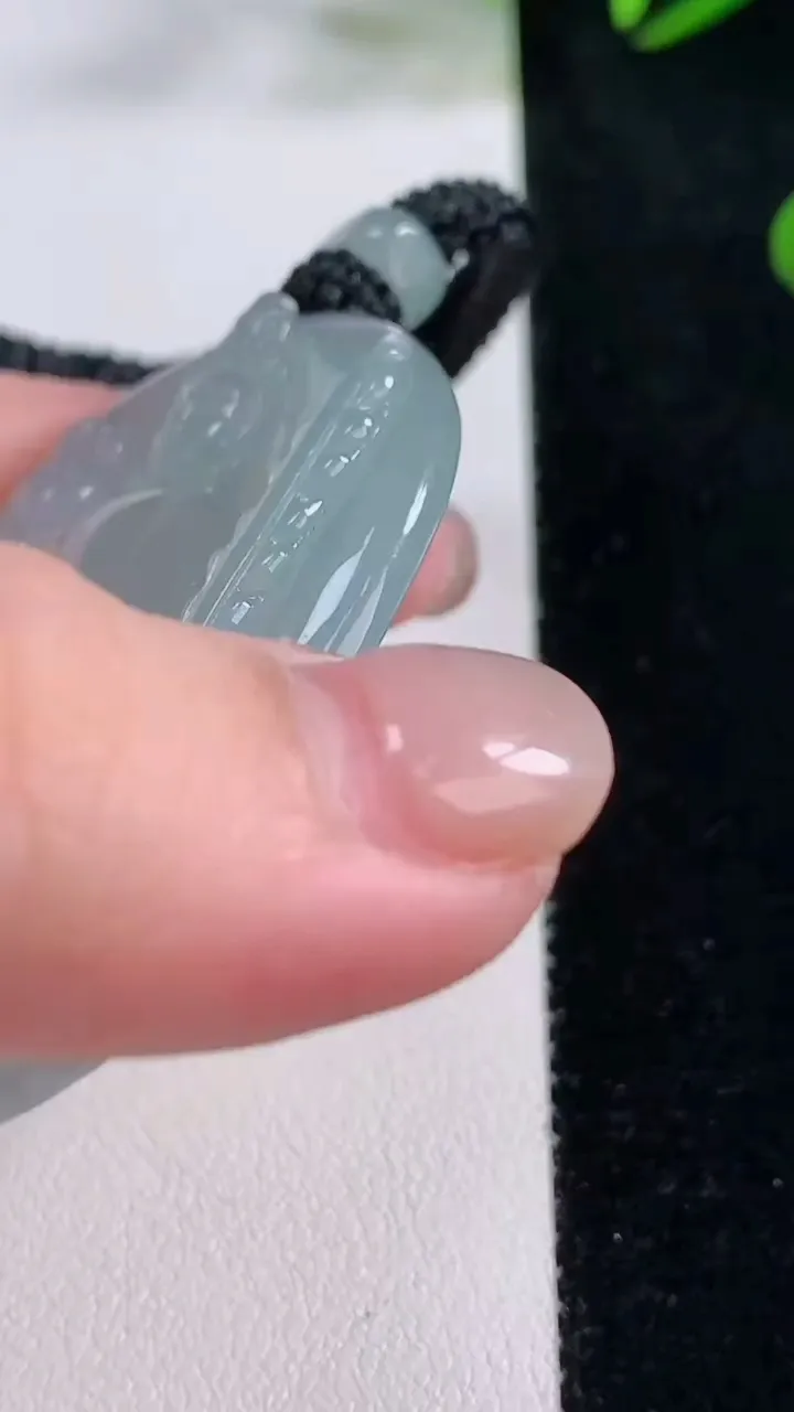 天然A货翡翠虚空藏菩萨吊坠，尺寸53.2-44.2-5.6，重量:31.96g
11月24日