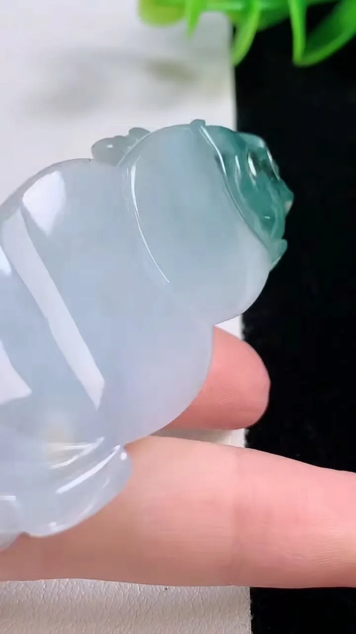 天然A货翡翠飘花大势至菩萨吊坠，尺寸69.7-36.6-10.4，重量:40.63g
11月24日