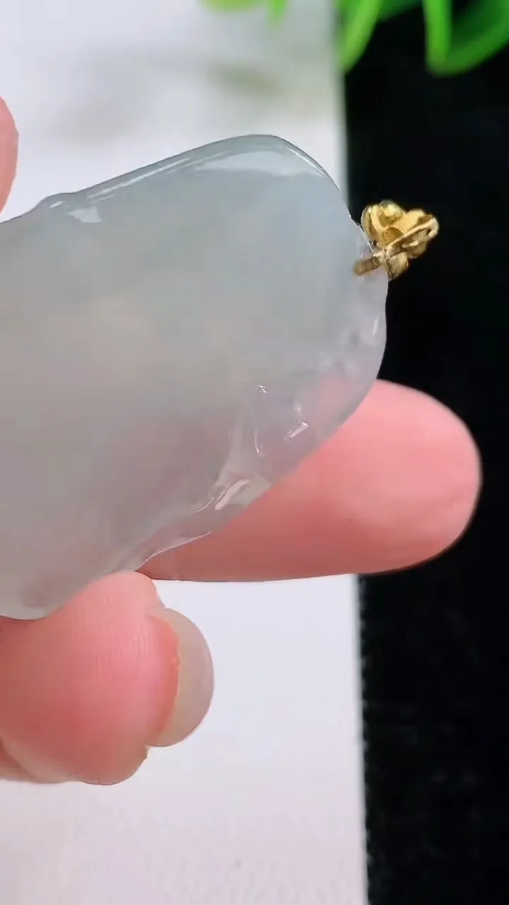 天然A货翡翠种白冰节节高升 竹节吊坠，尺寸33-23.8-6.8，重量:10.61g
11月24日