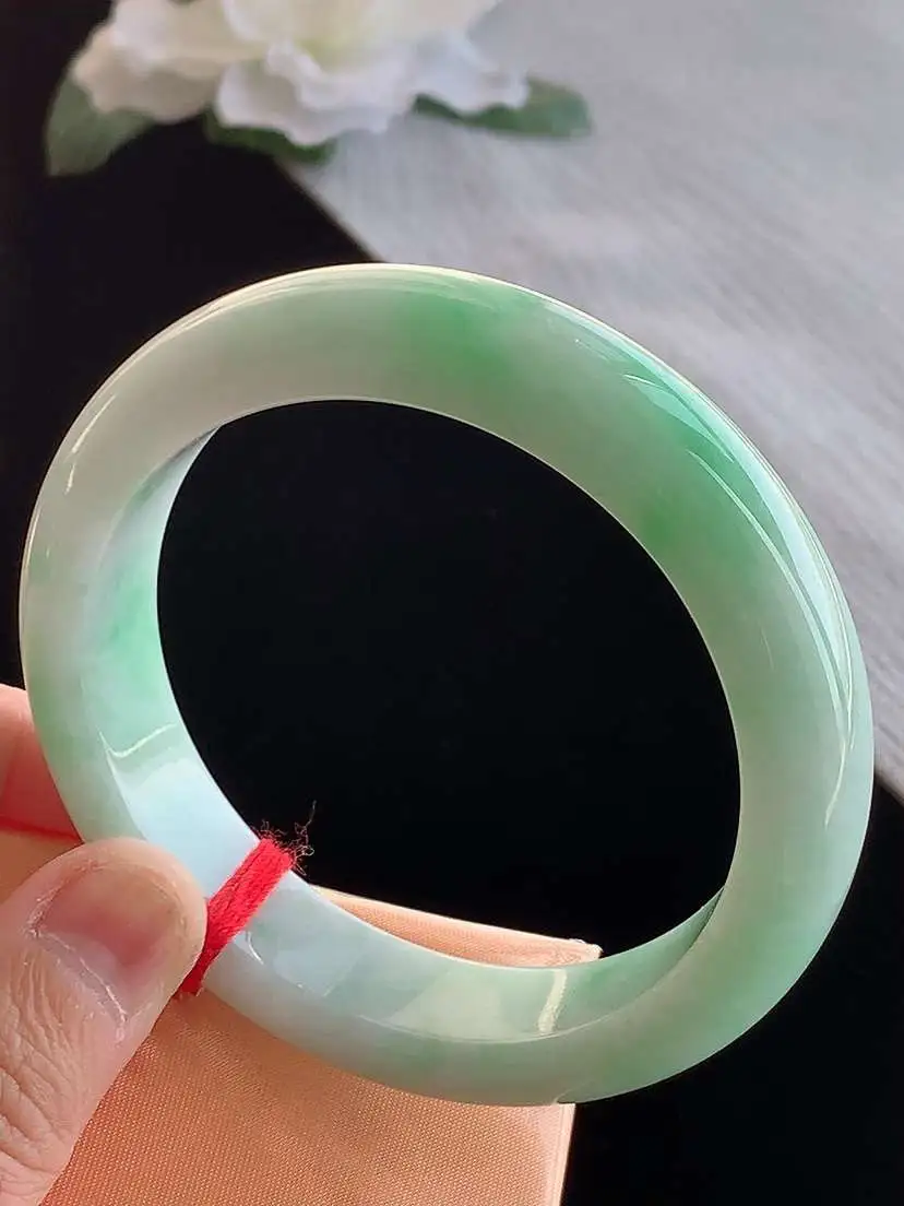 a货翡翠老坑冰种飘绿厚装正装正圈手镯59-60大圈口  尺寸59.8×14.8×9mm 1123