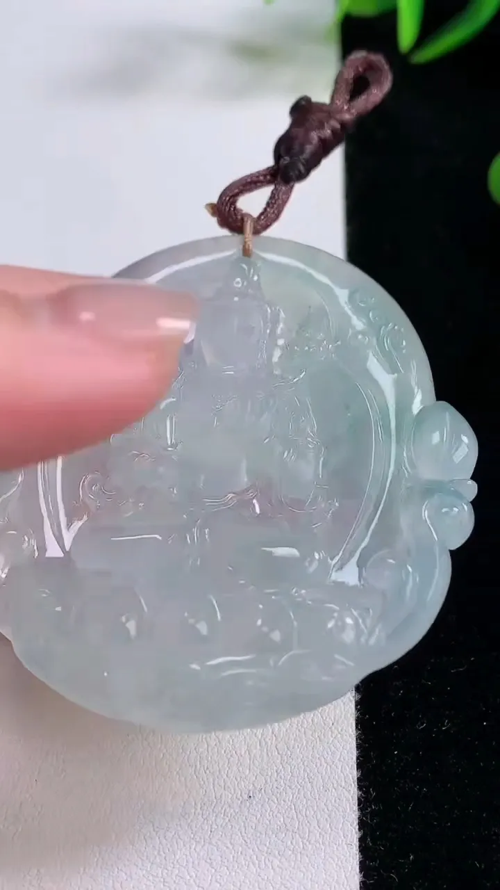 天然A货翡翠虚空藏菩萨吊坠，尺寸54.2-51-5.2，重量:30.16g
11月24日